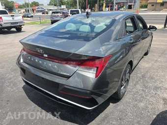 2025 Hyundai Elantra Limited - miniatura 3