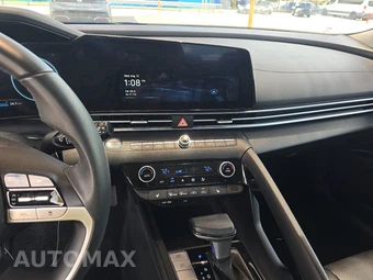 2025 Hyundai Elantra Limited - miniatura 11