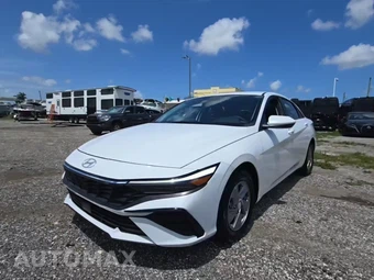 2025 Hyundai Elantra SE