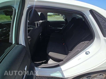 2025 Hyundai Elantra SE - miniatura 10