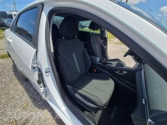 2025 Hyundai Elantra SE - miniatura 15