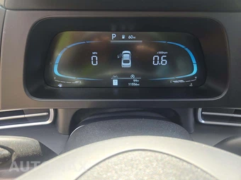 2025 Hyundai Elantra SE - miniatura 6