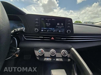 2025 Hyundai Elantra SE - miniatura 7