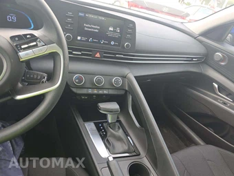 2025 Hyundai Elantra SE - miniatura 7