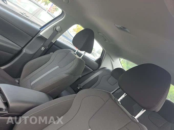 2025 Hyundai Elantra SE - miniatura 8