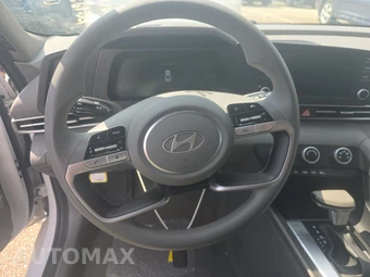 2025 Hyundai Elantra SE - miniatura 10
