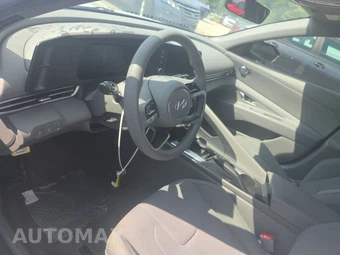 2025 Hyundai Elantra SE - miniatura 11