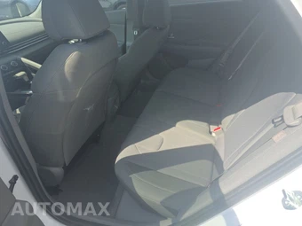 2025 Hyundai Elantra SE - miniatura 13