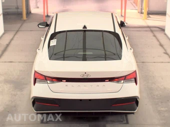 2025 Hyundai Elantra SE - miniatura 5