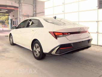 2025 Hyundai Elantra SE - miniatura 6