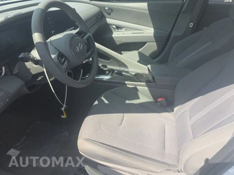 2025 Hyundai Elantra SE - miniatura 7