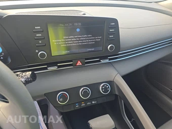 2025 Hyundai Elantra SE - miniatura 11