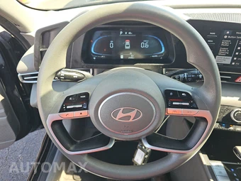 2025 Hyundai Elantra SE - miniatura 10