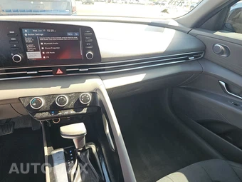 2025 Hyundai Elantra SE - miniatura 11