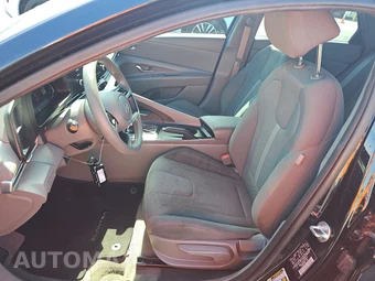 2025 Hyundai Elantra SE - miniatura 7