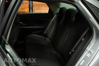 2025 Hyundai Elantra SE - miniatura 10