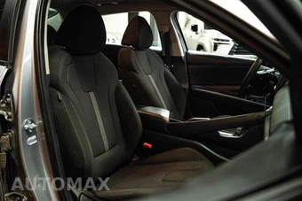 2025 Hyundai Elantra SE - miniatura 13