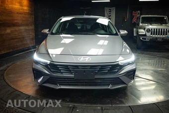 2025 Hyundai Elantra SE - miniatura 4
