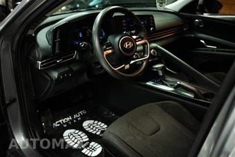 2025 Hyundai Elantra SE - miniatura 8