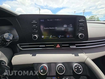 2025 Hyundai Elantra SE - miniatura 10
