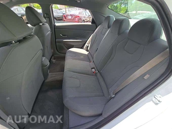 2025 Hyundai Elantra SE - miniatura 13