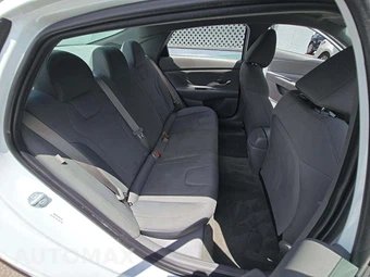 2025 Hyundai Elantra SE - miniatura 16