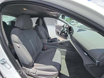 2025 Hyundai Elantra SE - miniatura 18