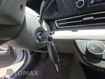 2025 Hyundai Elantra SE - miniatura 8