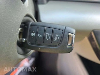2025 Hyundai Elantra SE - miniatura 5