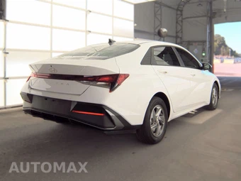2025 Hyundai Elantra SE - miniatura 4