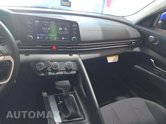 2025 Hyundai Elantra SE - miniatura 10