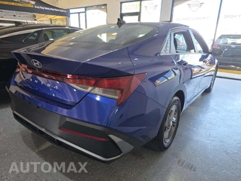 2025 Hyundai Elantra SE - miniatura 3