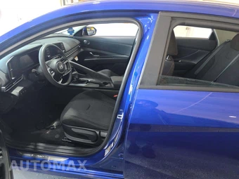 2025 Hyundai Elantra SE - miniatura 6