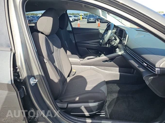 2025 Hyundai Elantra SE - miniatura 8