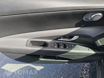 2025 Hyundai Elantra SE - miniatura 9