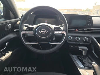 2025 Hyundai Elantra SE – miniatura 10