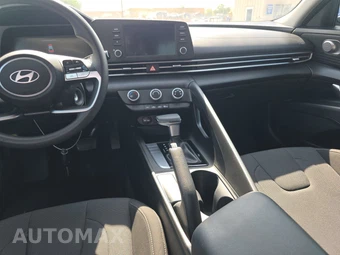 2025 Hyundai Elantra SE – miniatura 11