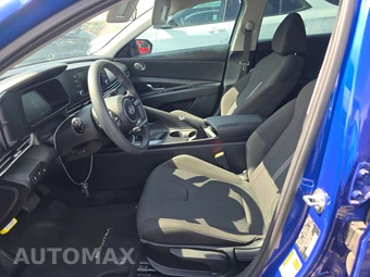 2025 Hyundai Elantra SE – miniatura 7