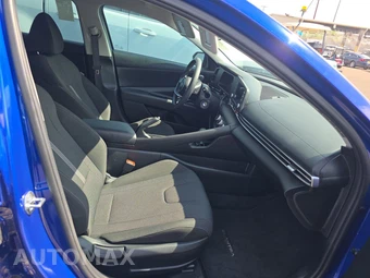 2025 Hyundai Elantra SE – miniatura 8