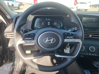2025 Hyundai Elantra SE – miniatura 10