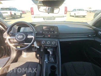 2025 Hyundai Elantra SE – miniatura 11