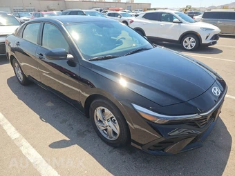 2025 Hyundai Elantra SE – miniatura 3