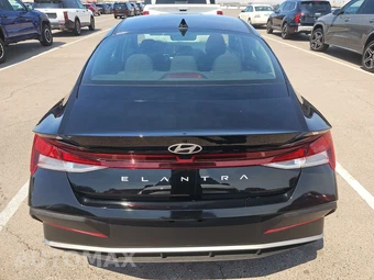 2025 Hyundai Elantra SE – miniatura 5