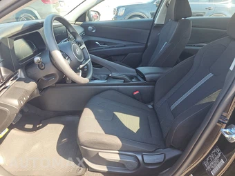 2025 Hyundai Elantra SE – miniatura 7