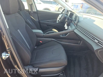 2025 Hyundai Elantra SE – miniatura 8