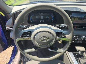 2025 Hyundai Elantra SE - miniatura 10