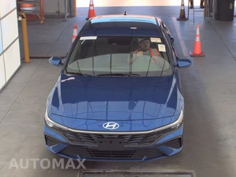 2025 Hyundai Elantra SE - miniatura 2