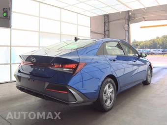 2025 Hyundai Elantra SE - miniatura 4
