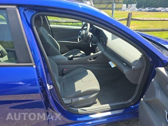 2025 Hyundai Elantra SE - miniatura 8
