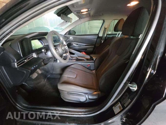 2025 Hyundai Elantra SE - miniatura 3